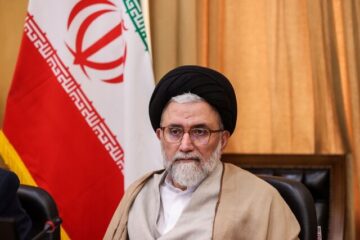 تشییع پیکر وزیر اطلاعات و خانواده وی در قم